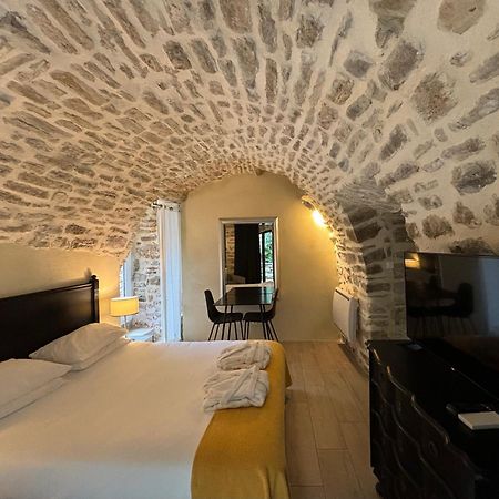 La Maison des Vendangeurs - TABLE D'HÔTES le soir du jeudi au lundi - Jacuzzi - Balnéo SPA - ACCES Piscine pour chambre Grafitti et chambre La Tour Martignargues Exterior foto